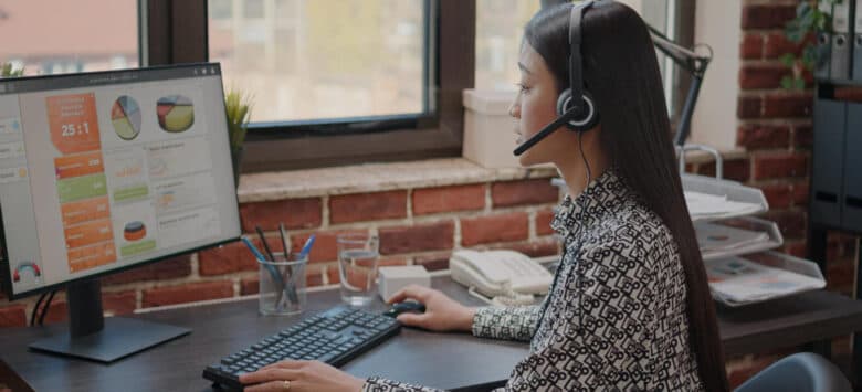 Why Should Financial Companies Organisation Opt for Haloocom Unique Contact Center Software & Tracking Management Software.